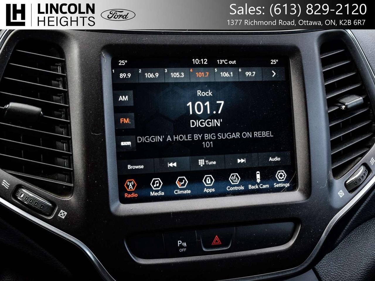 2021 Jeep Cherokee Trailhawk Photo