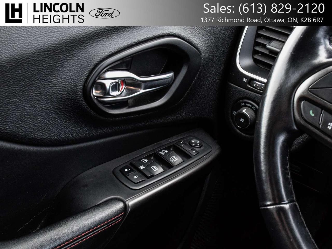 2021 Jeep Cherokee Trailhawk Photo