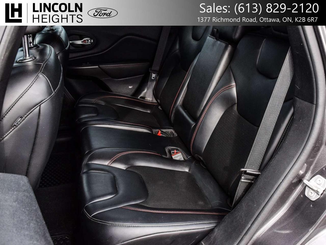 2021 Jeep Cherokee Trailhawk Photo