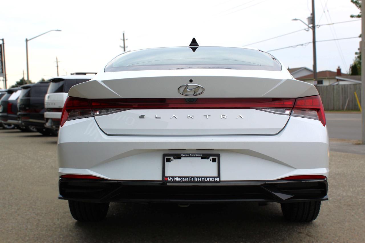2023 Hyundai Elantra Luxury Photo3
