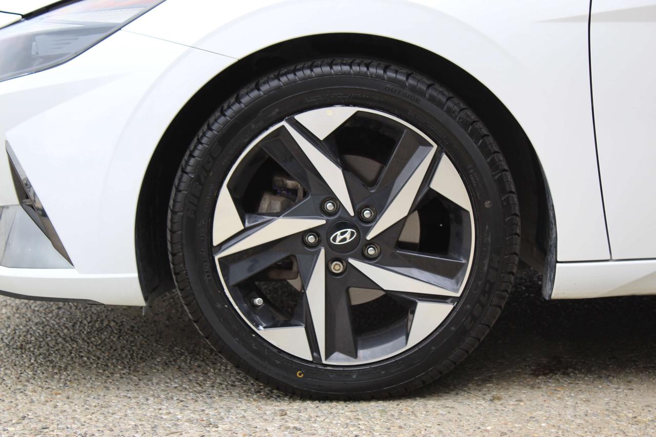 2023 Hyundai Elantra Luxury Photo