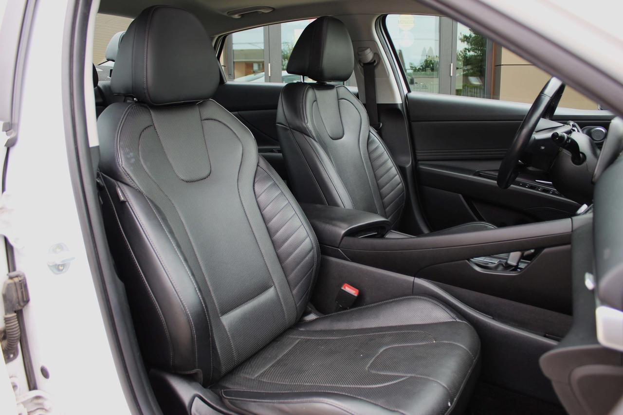 2023 Hyundai Elantra Luxury Photo