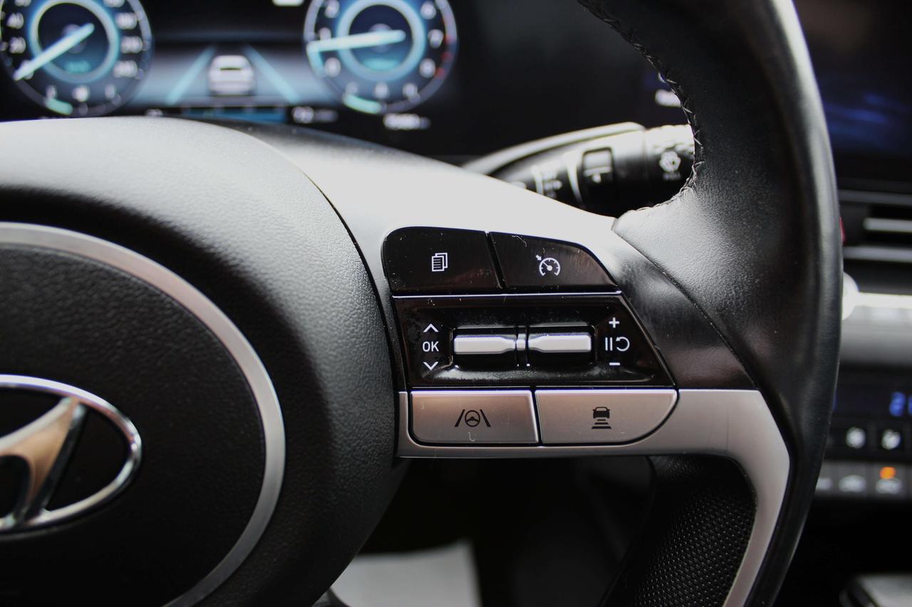 2023 Hyundai Elantra Luxury Photo