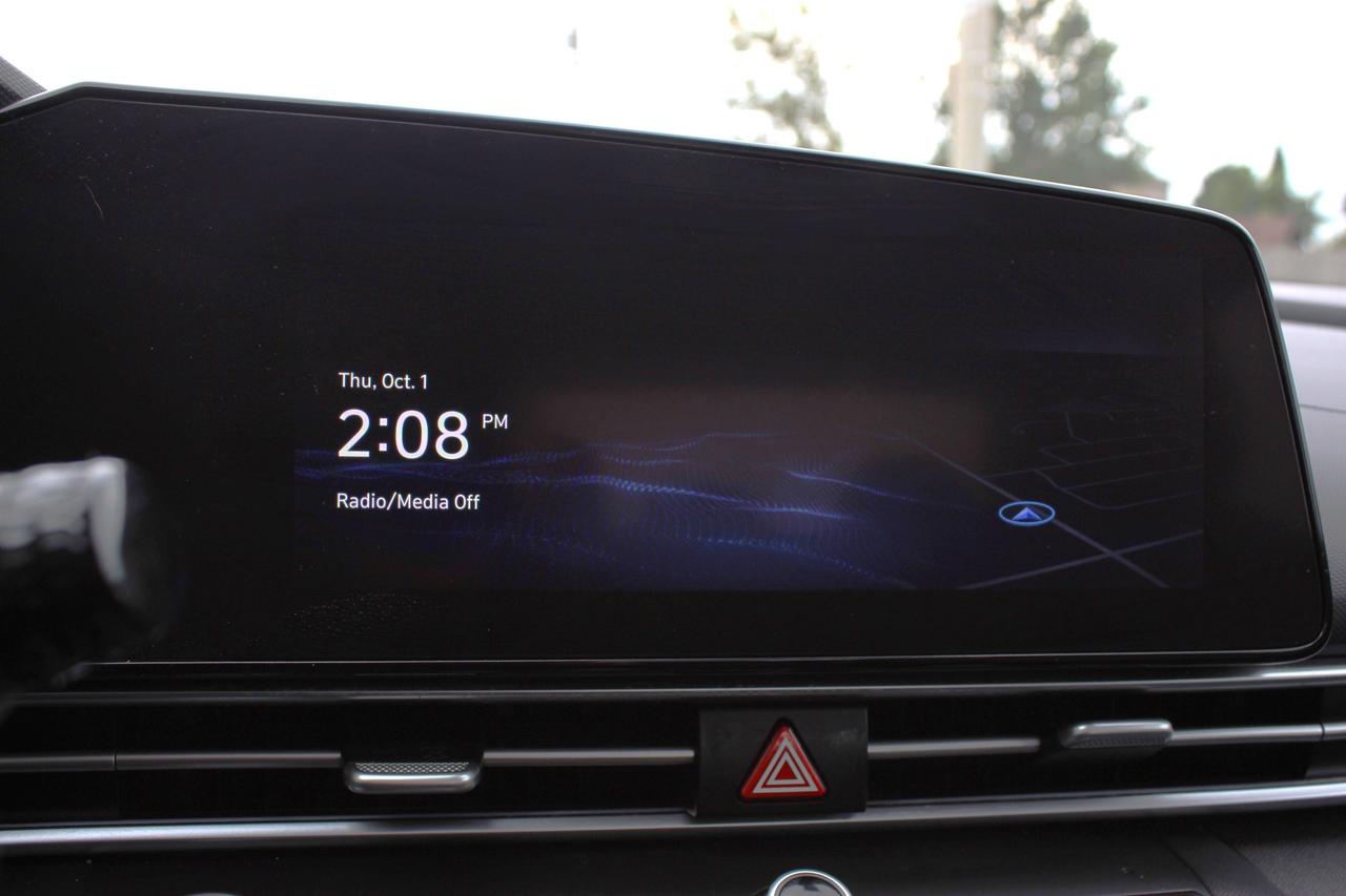 2023 Hyundai Elantra Luxury Photo