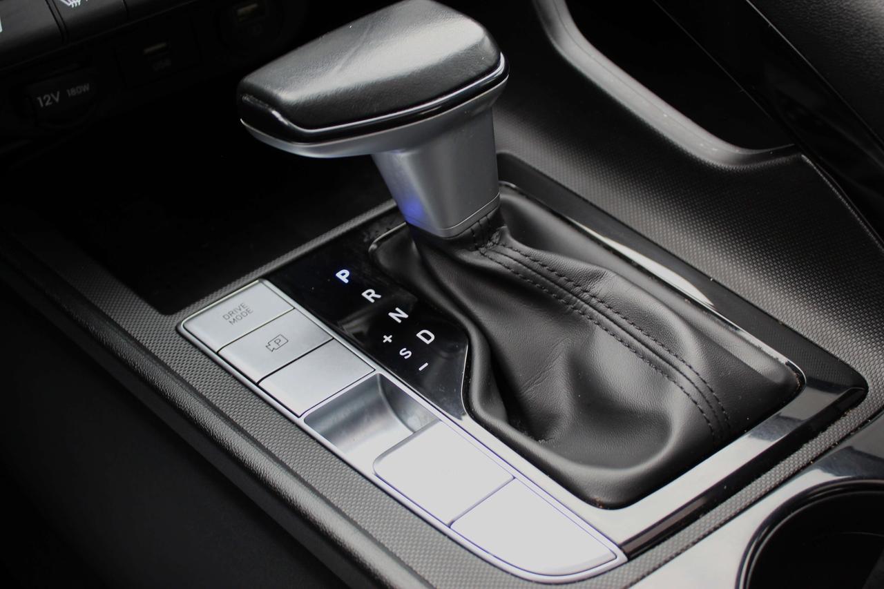 2023 Hyundai Elantra Luxury Photo
