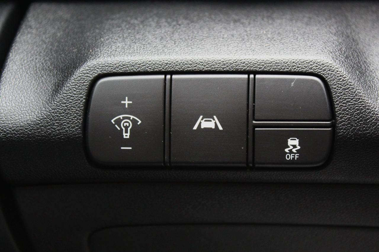 2023 Hyundai Elantra Luxury Photo