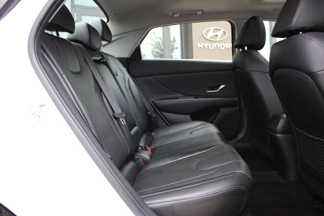 2023 Hyundai Elantra Luxury Photo