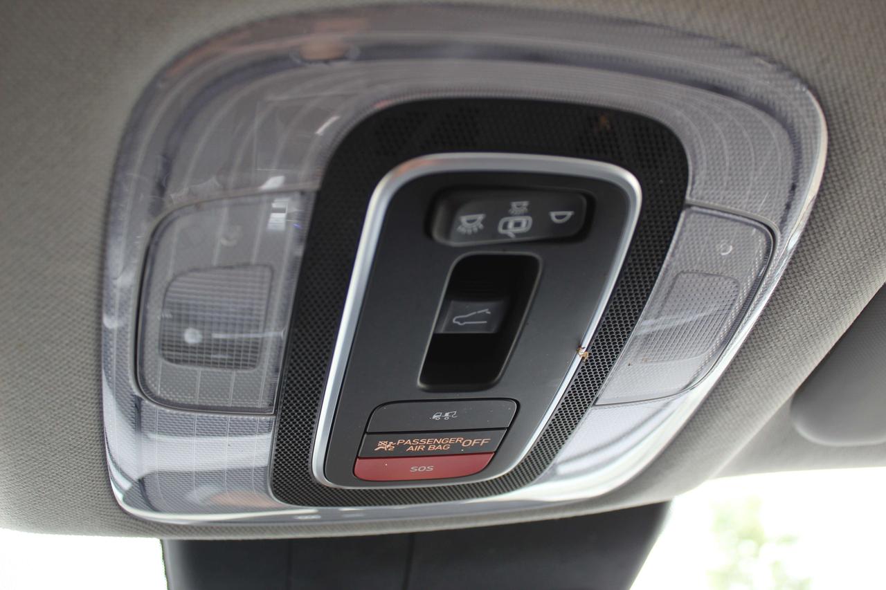 2023 Hyundai Elantra Luxury Photo