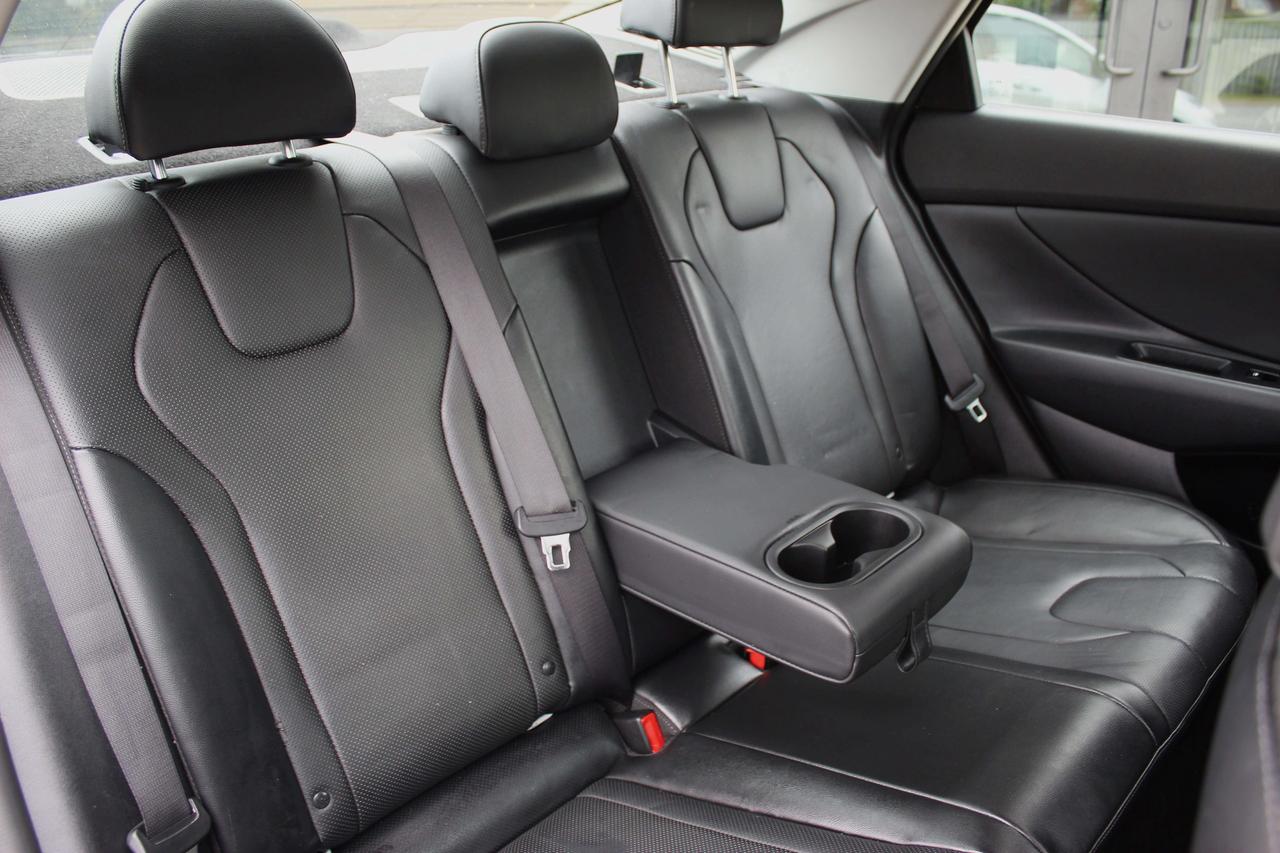 2023 Hyundai Elantra Luxury Photo