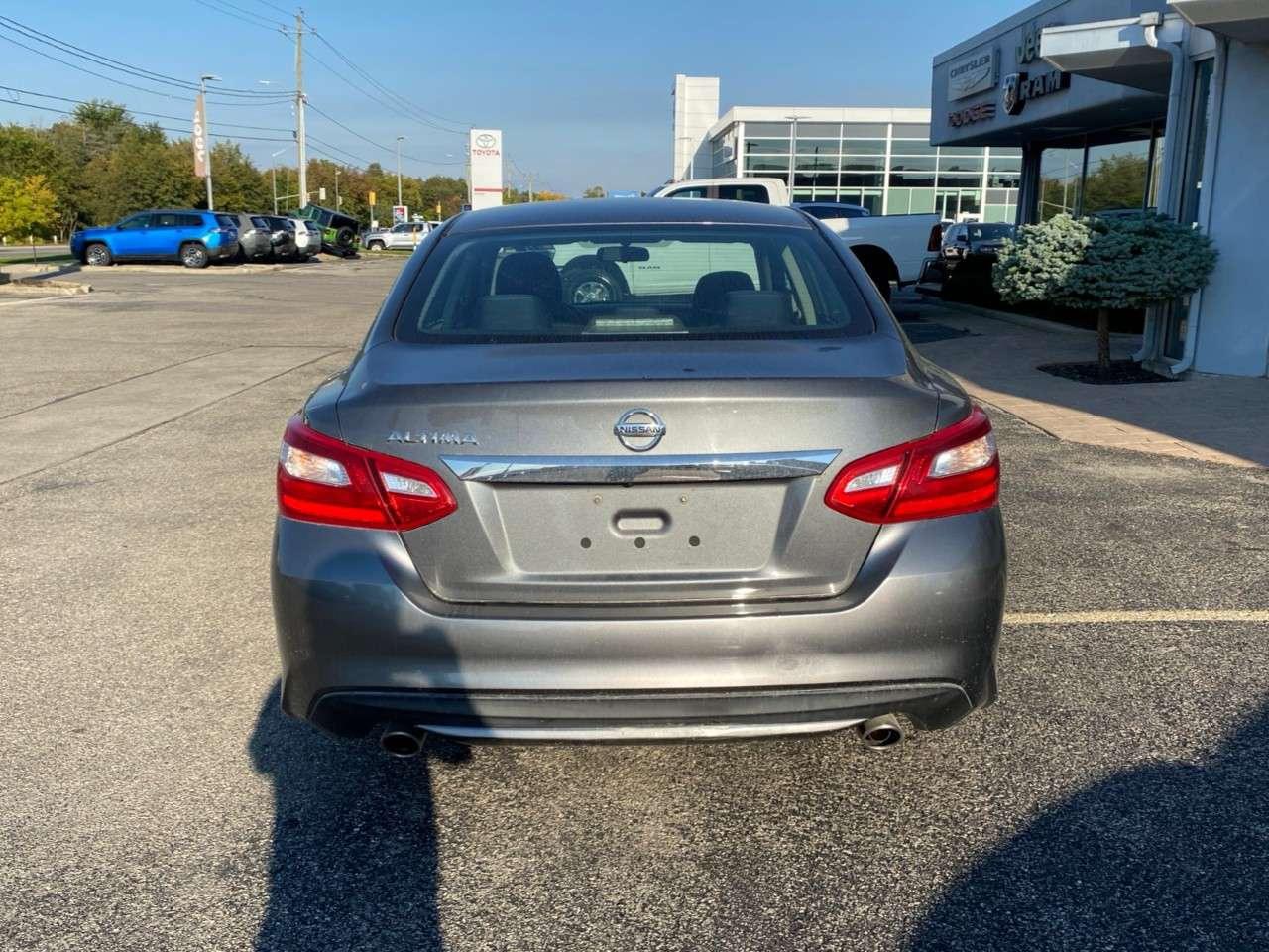 2017 Nissan Altima 4dr Sdn I4 CVT 2.5 SV Photo