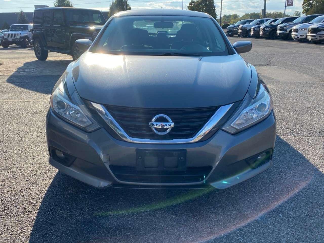 2017 Nissan Altima 4dr Sdn I4 CVT 2.5 SV Photo