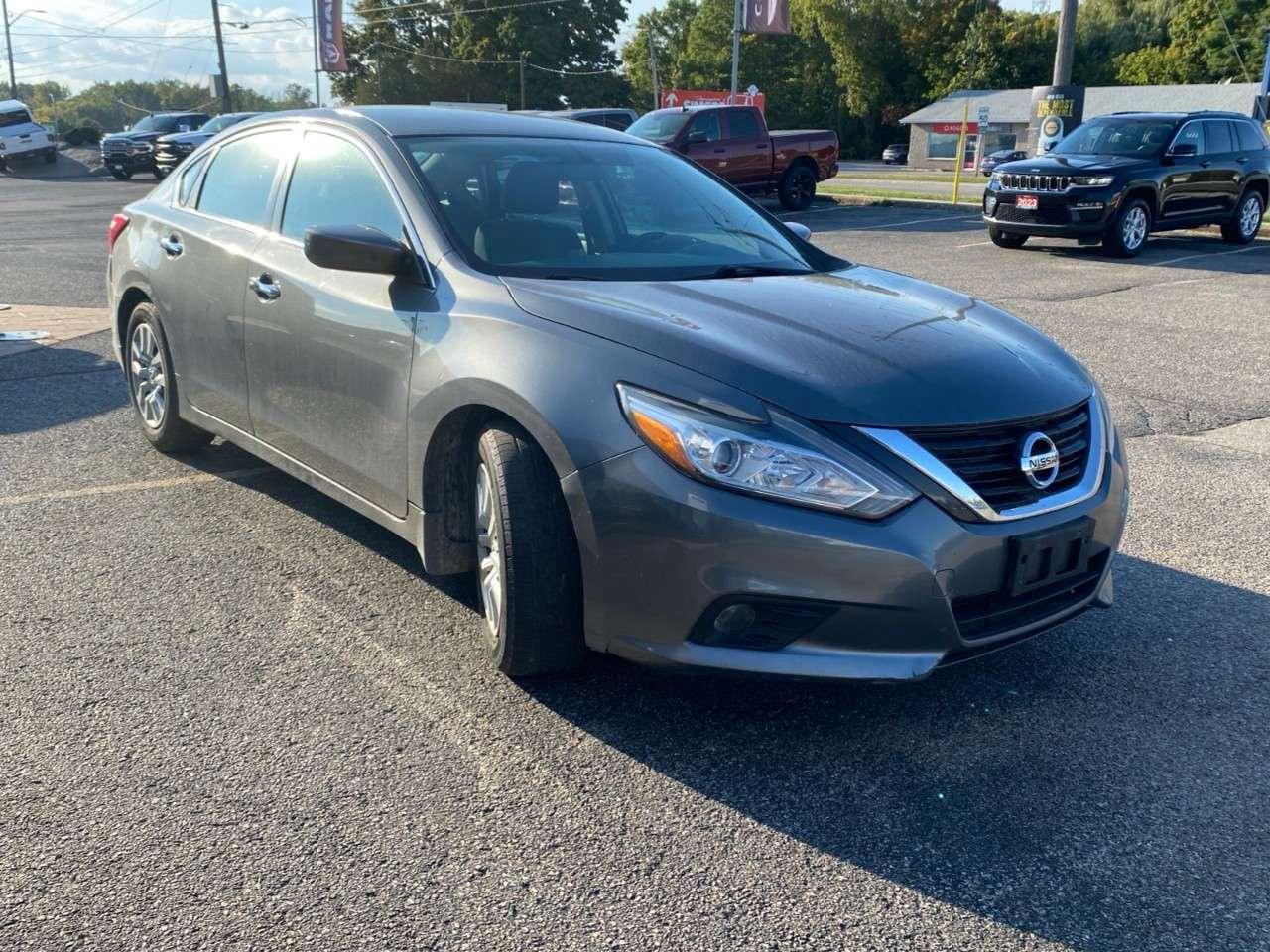 2017 Nissan Altima 4dr Sdn I4 CVT 2.5 SV Photo
