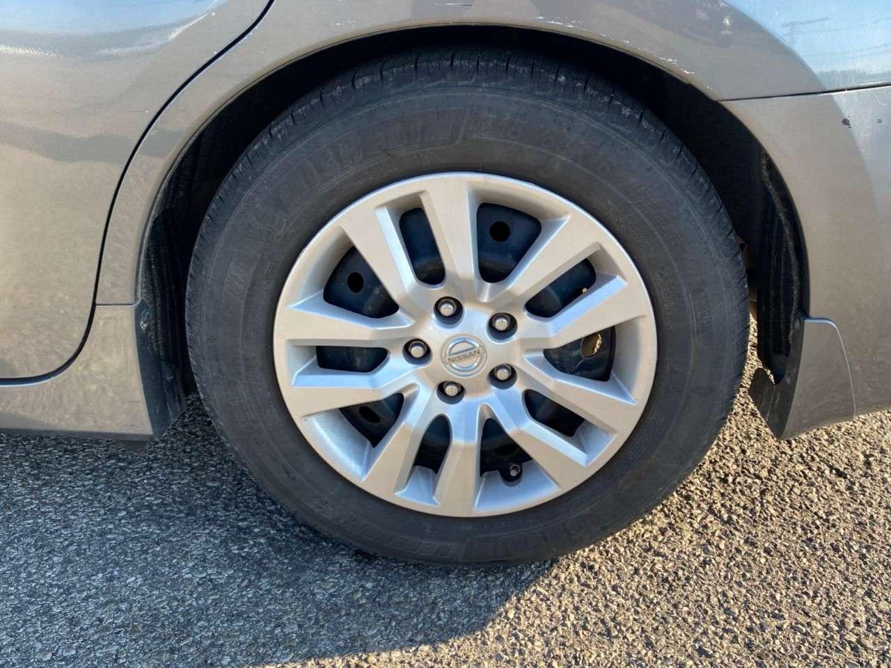 2017 Nissan Altima 4dr Sdn I4 CVT 2.5 SV Photo