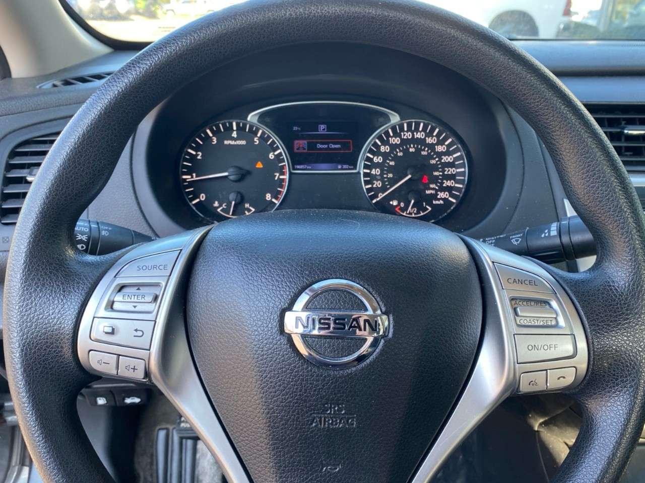 2017 Nissan Altima 4dr Sdn I4 CVT 2.5 SV Photo