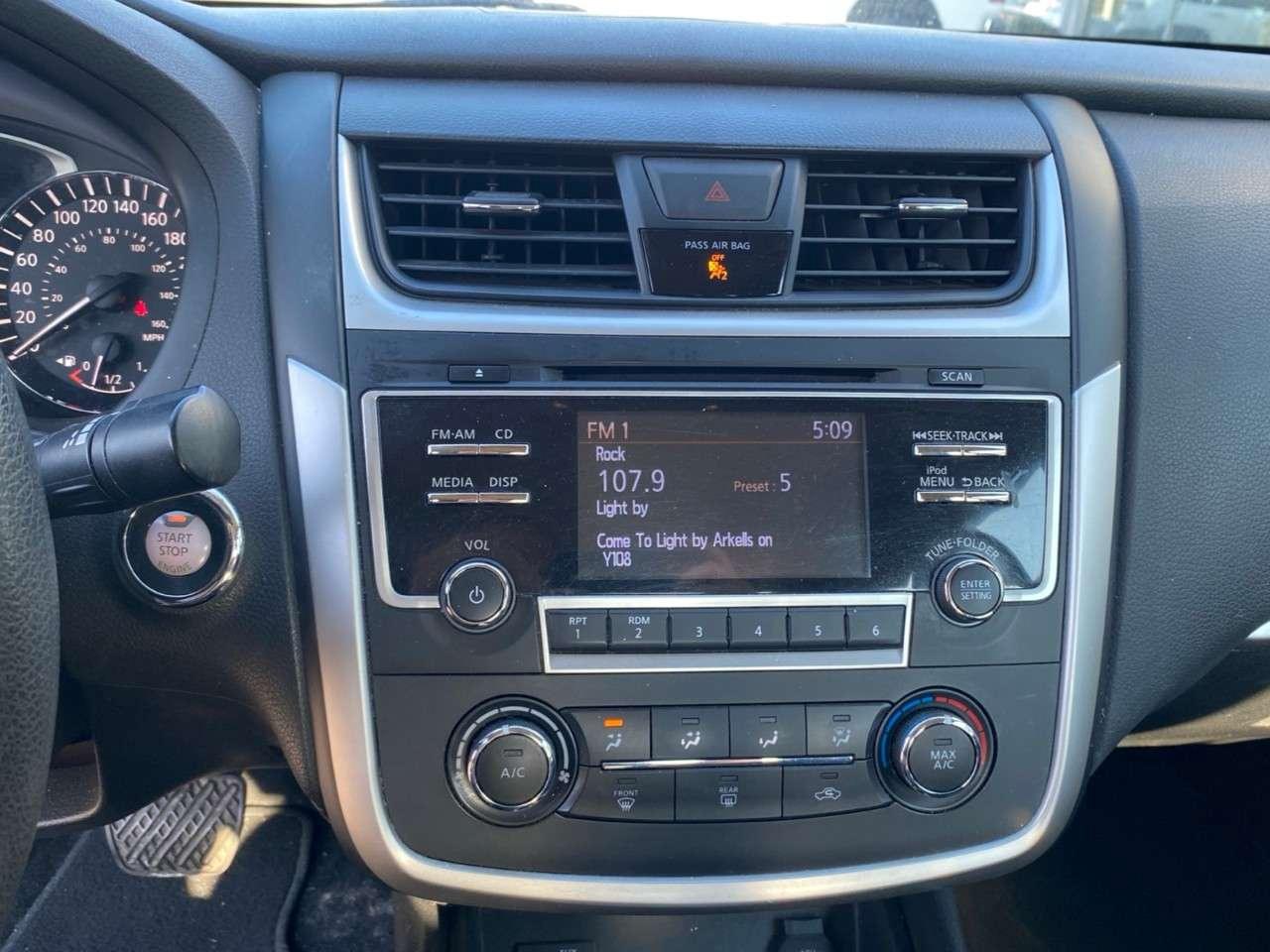 2017 Nissan Altima 4dr Sdn I4 CVT 2.5 SV Photo