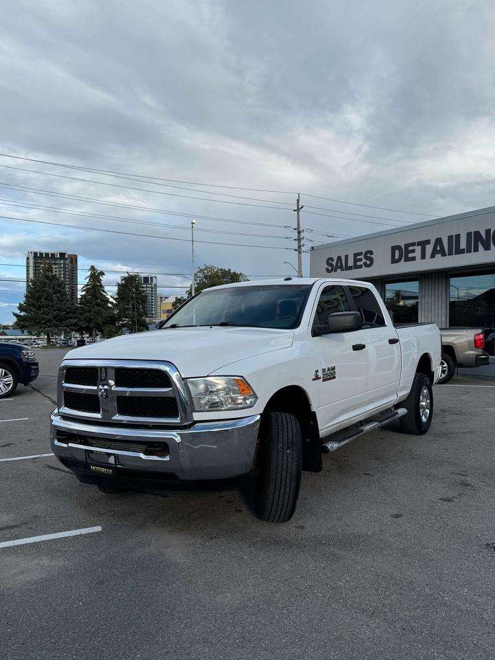 2017 RAM 2500 4WD Crew Cab 149 SLT Photo3