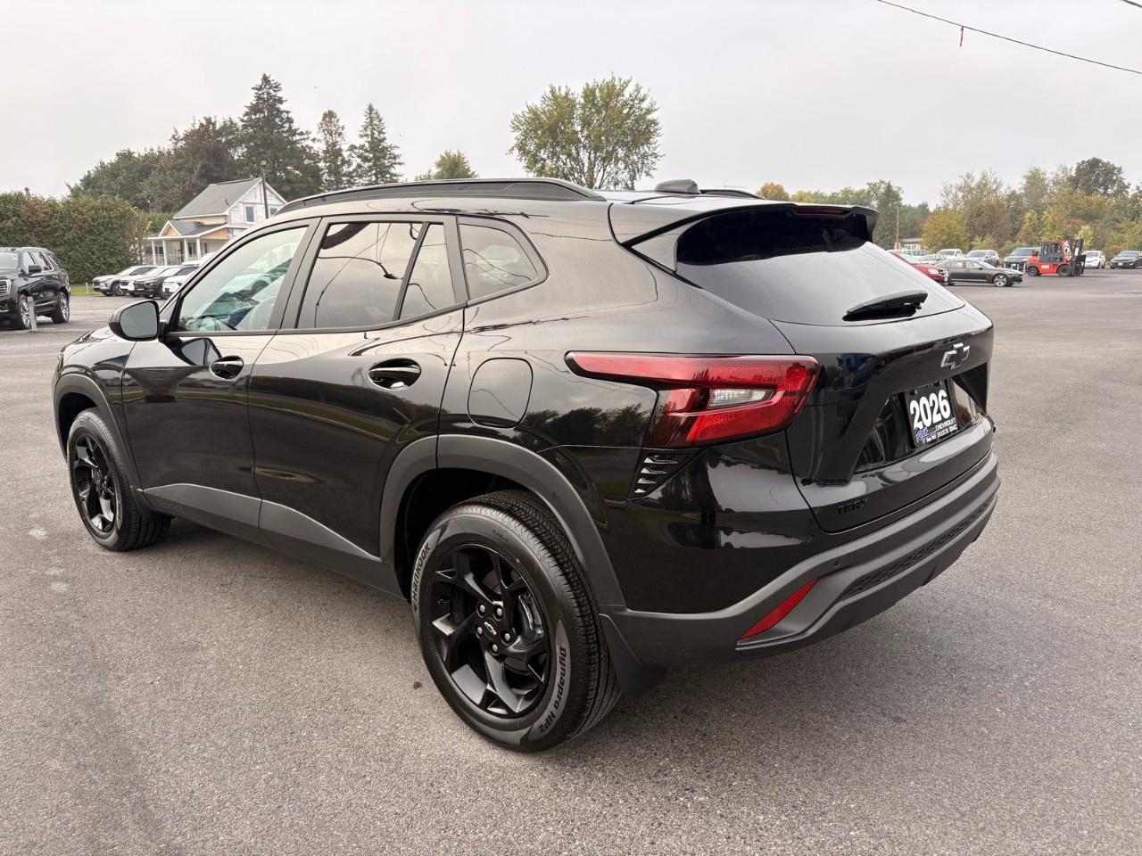 2026 Chevrolet Trax Fwd 4dr Lt Photo2