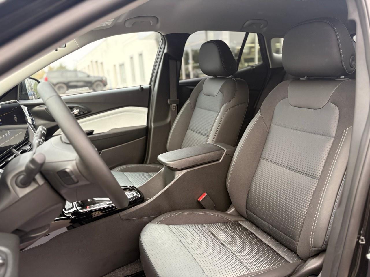 2026 Chevrolet Trax Fwd 4dr Lt Photo