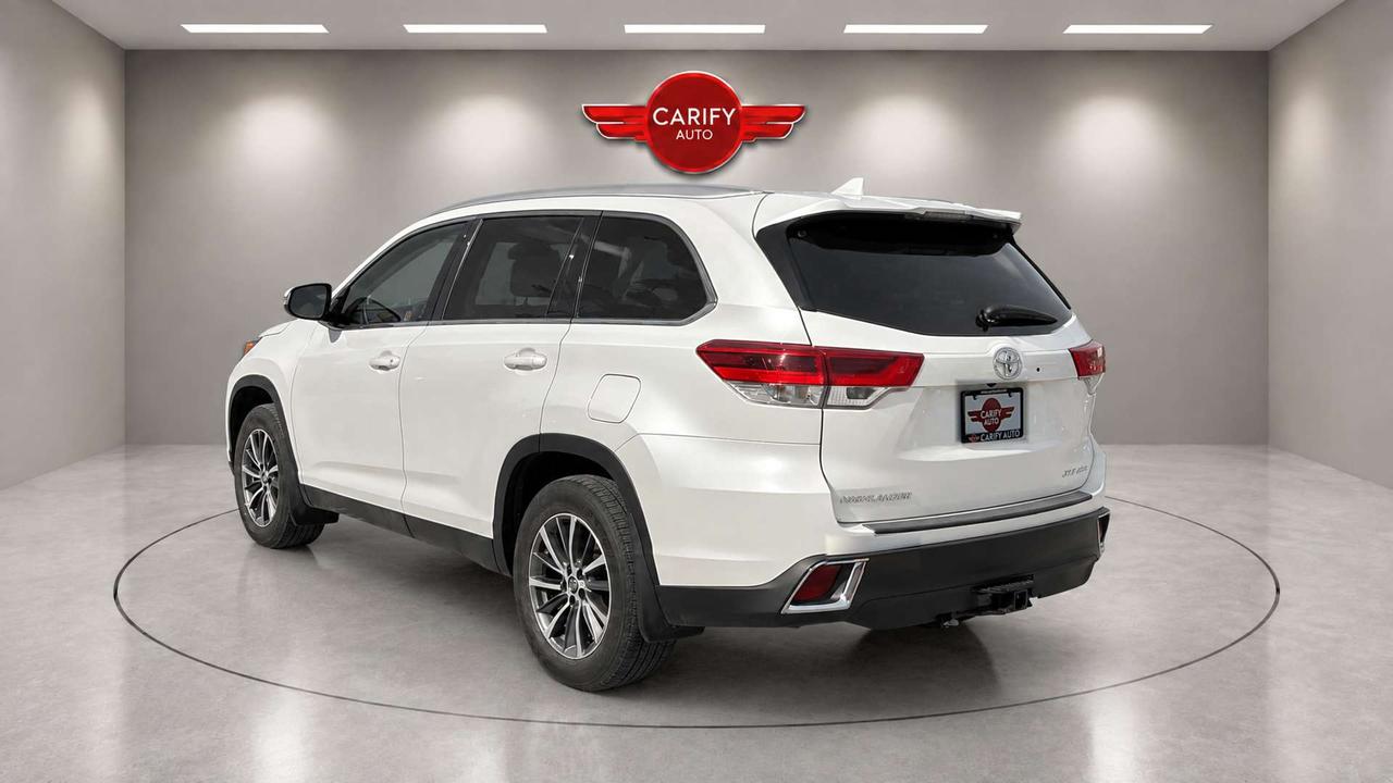 2019 Toyota Highlander XLE   Certified   No Accident   Sunroof   Leather Photo