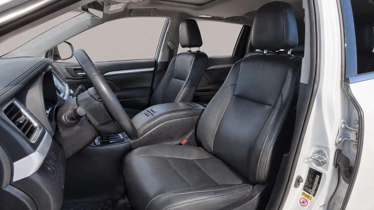 2019 Toyota Highlander XLE   Certified   No Accident   Sunroof   Leather Photo