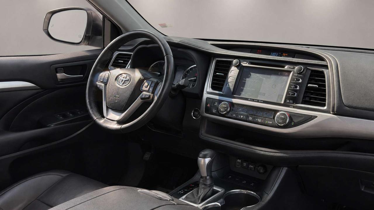 2019 Toyota Highlander XLE   Certified   No Accident   Sunroof   Leather Photo