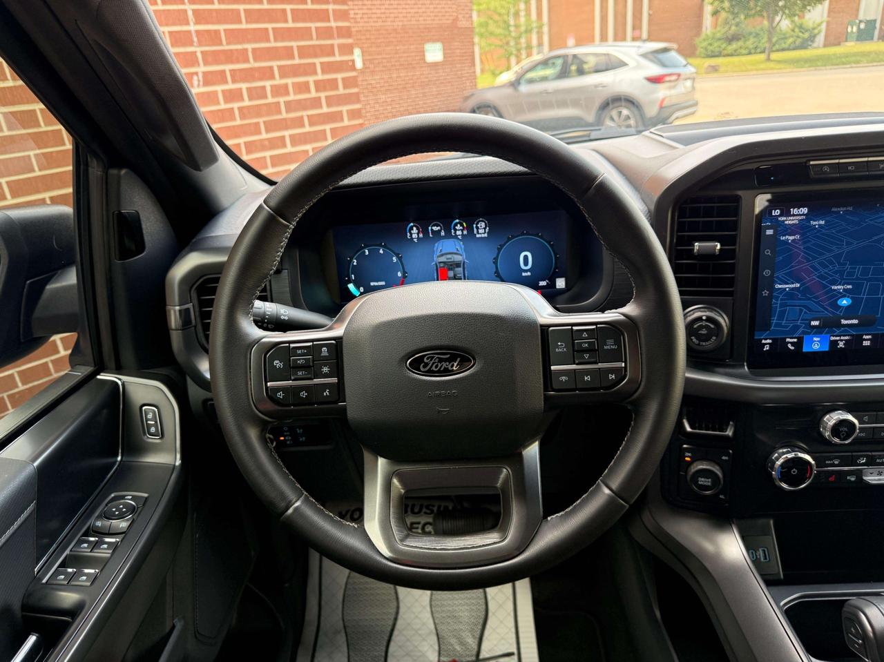 2024 Ford F-150 XLT   4WD   SUPERCREW 5.5' BOX   NO ACCIDENT Photo