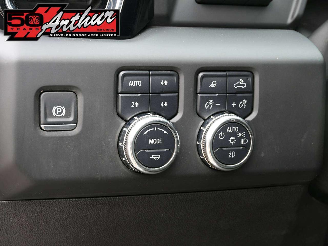 2025 GMC Sierra 3500HD DENALI CREW CAB 4X4 - DRW Photo