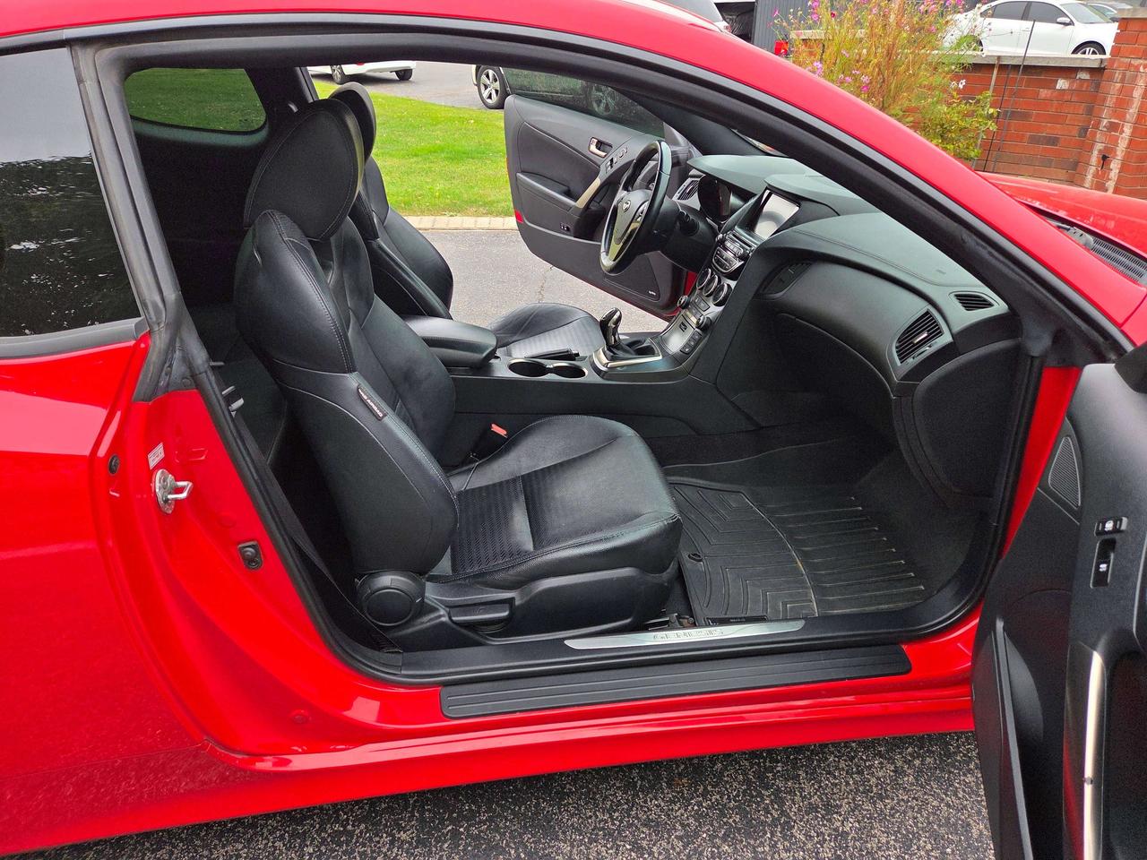 2016 Hyundai Genesis Coupe Premium Photo