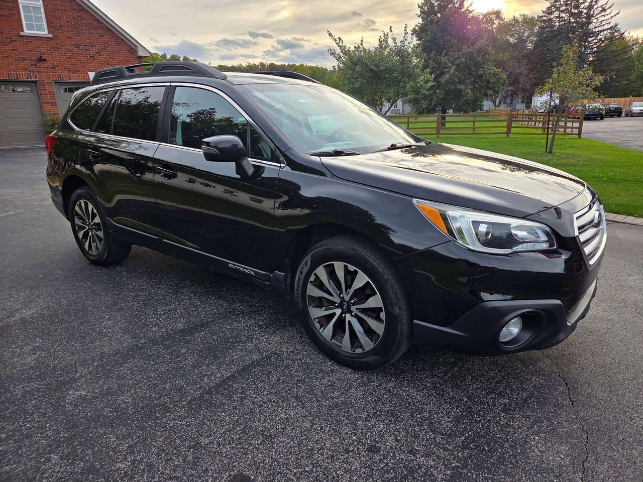 2017 Subaru Outback LIMITED Photo