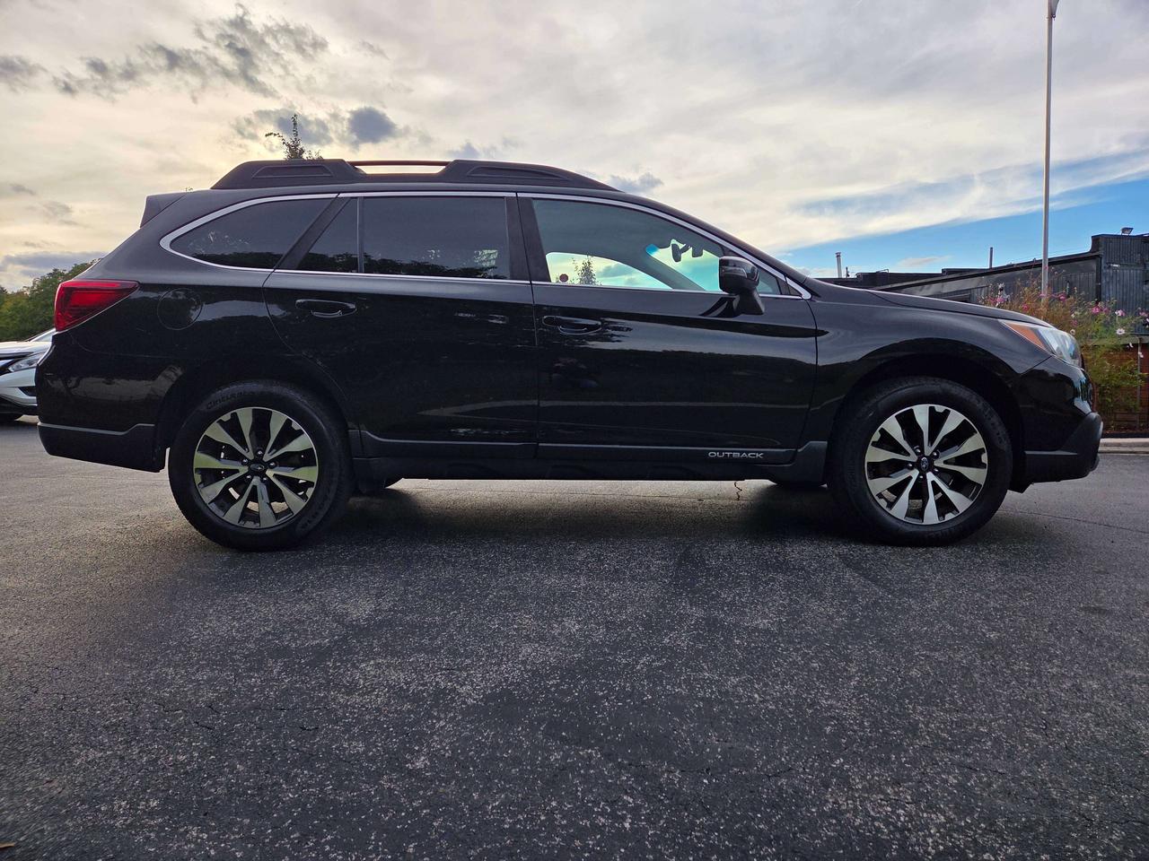2017 Subaru Outback LIMITED Photo