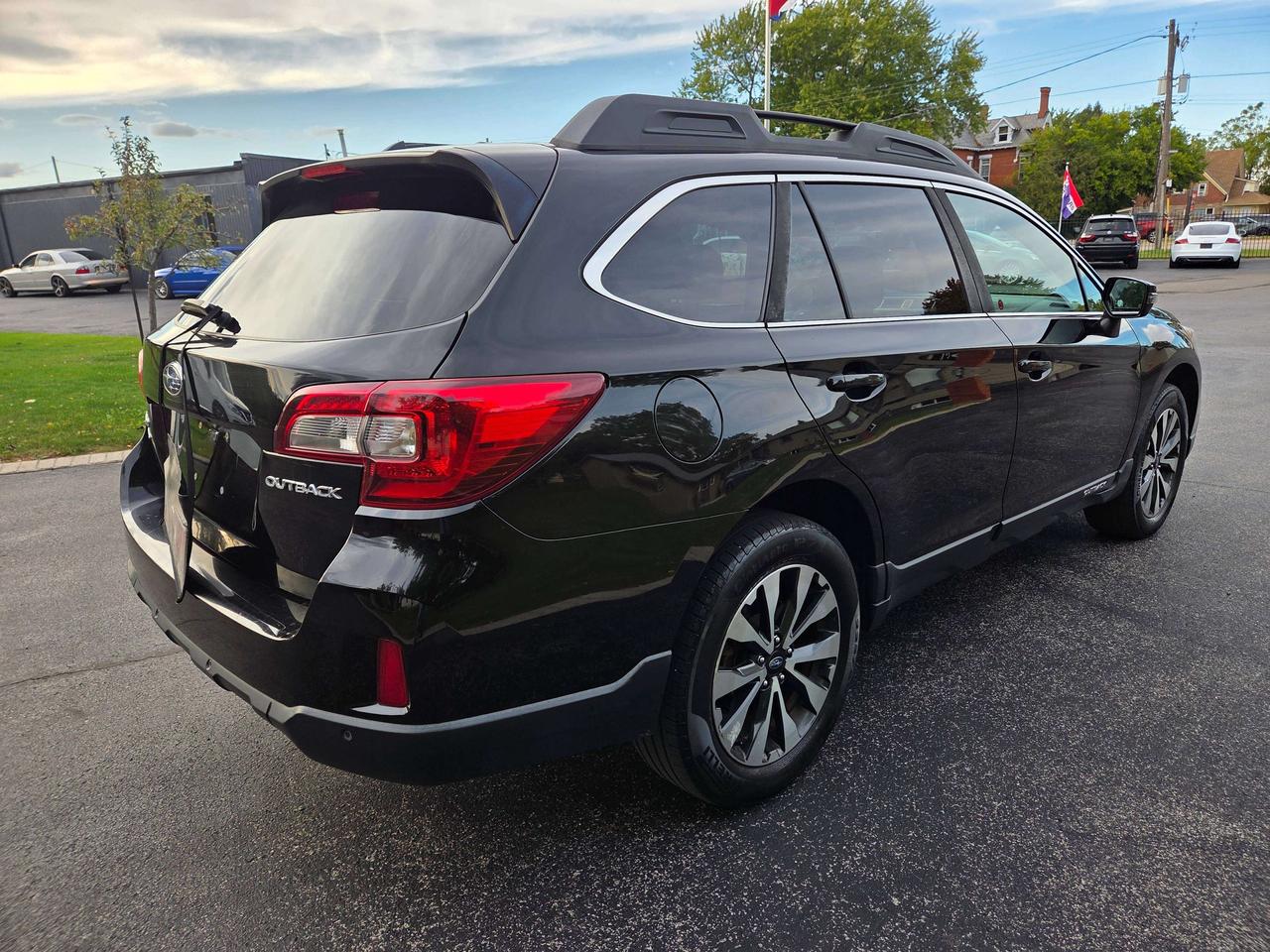 2017 Subaru Outback LIMITED Photo
