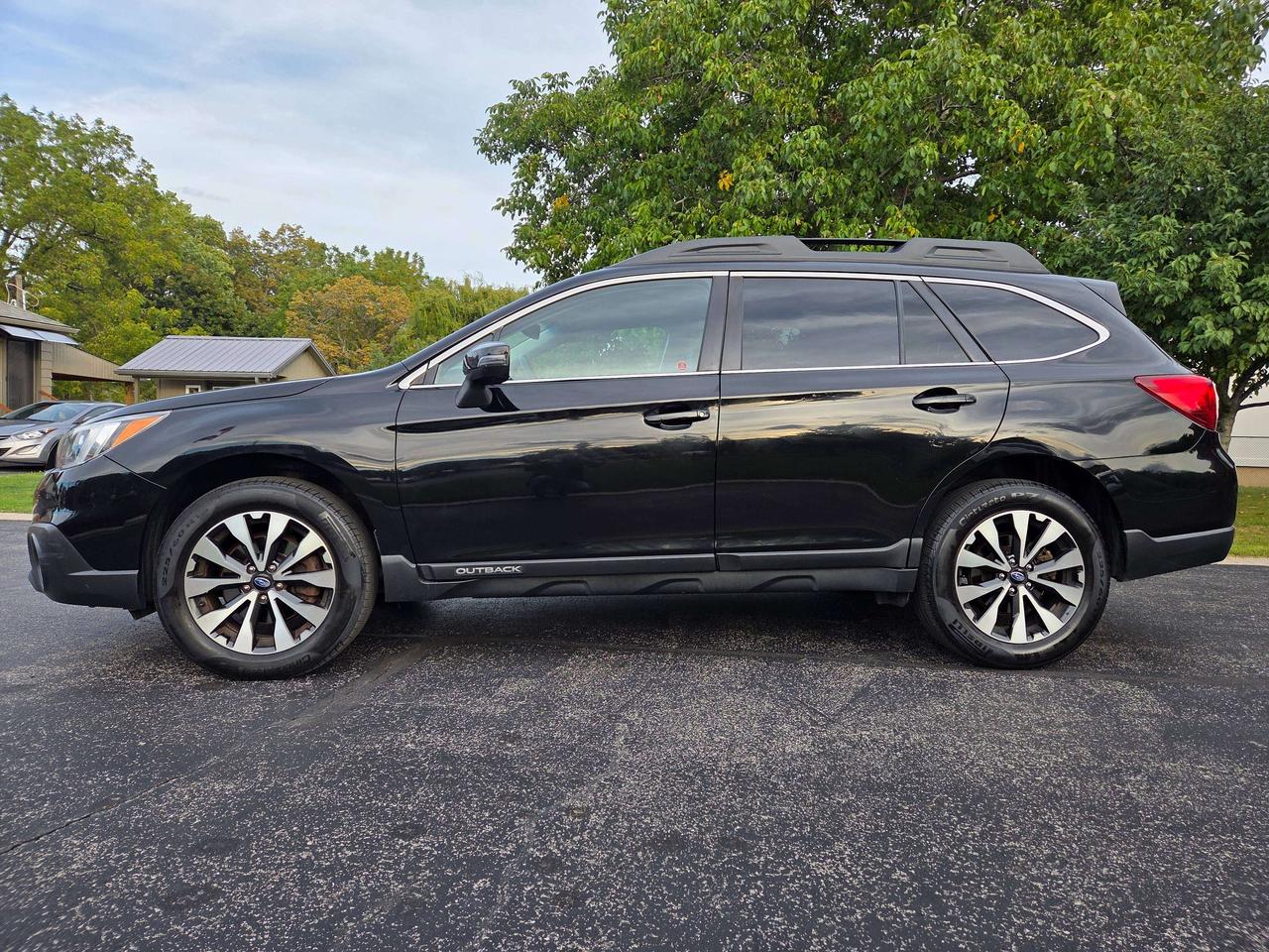 2017 Subaru Outback LIMITED Photo