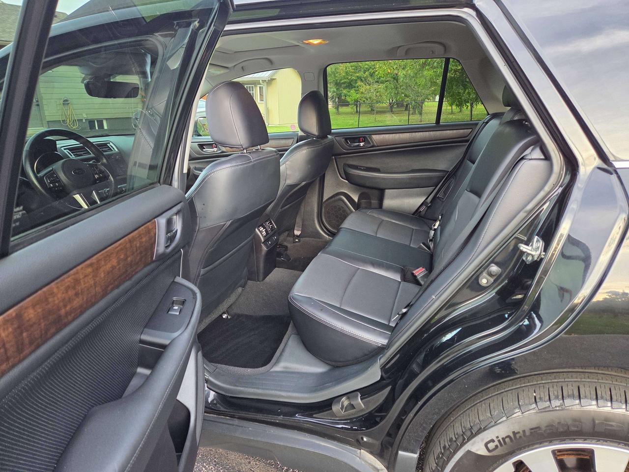 2017 Subaru Outback LIMITED Photo