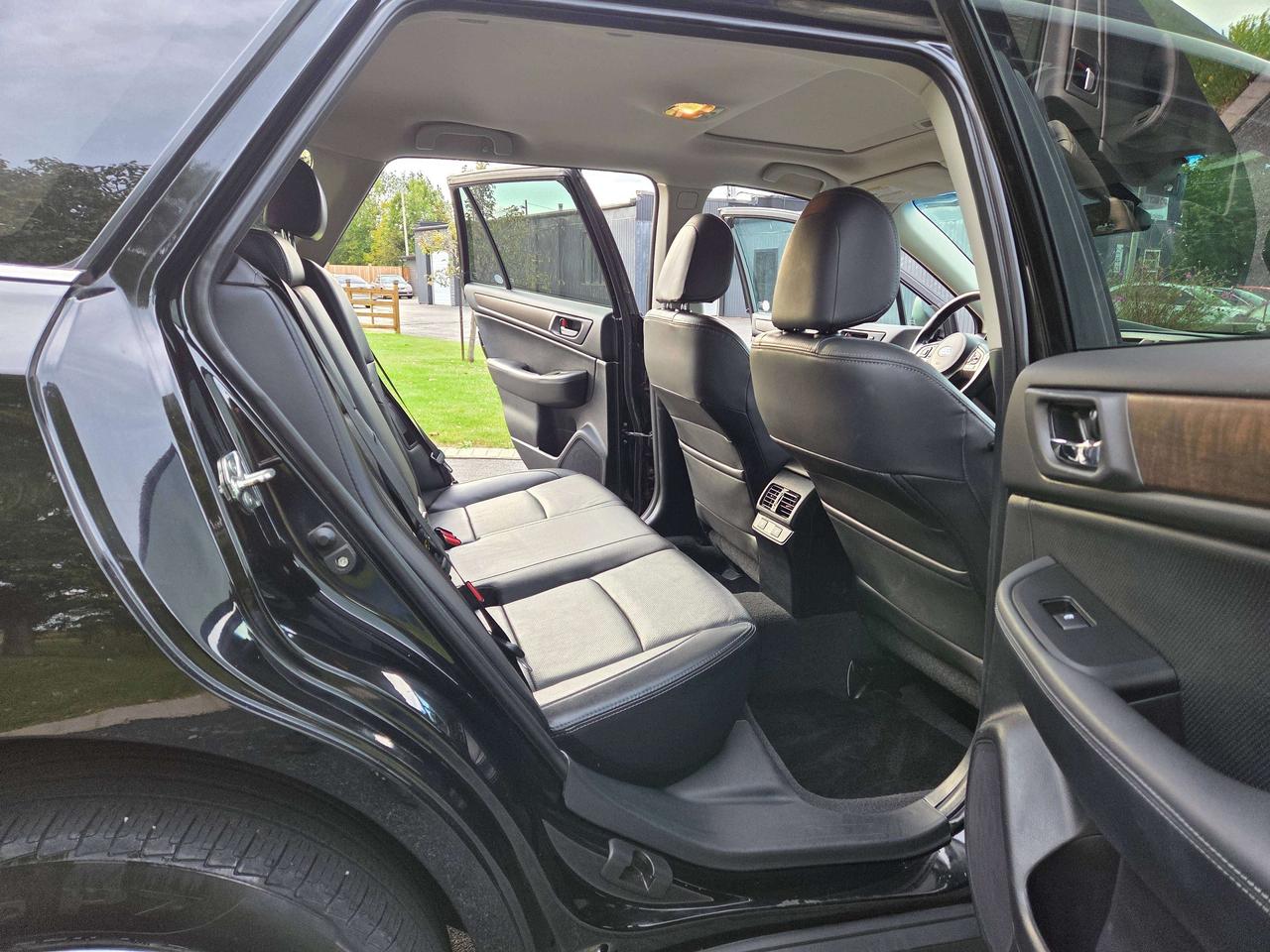 2017 Subaru Outback LIMITED Photo