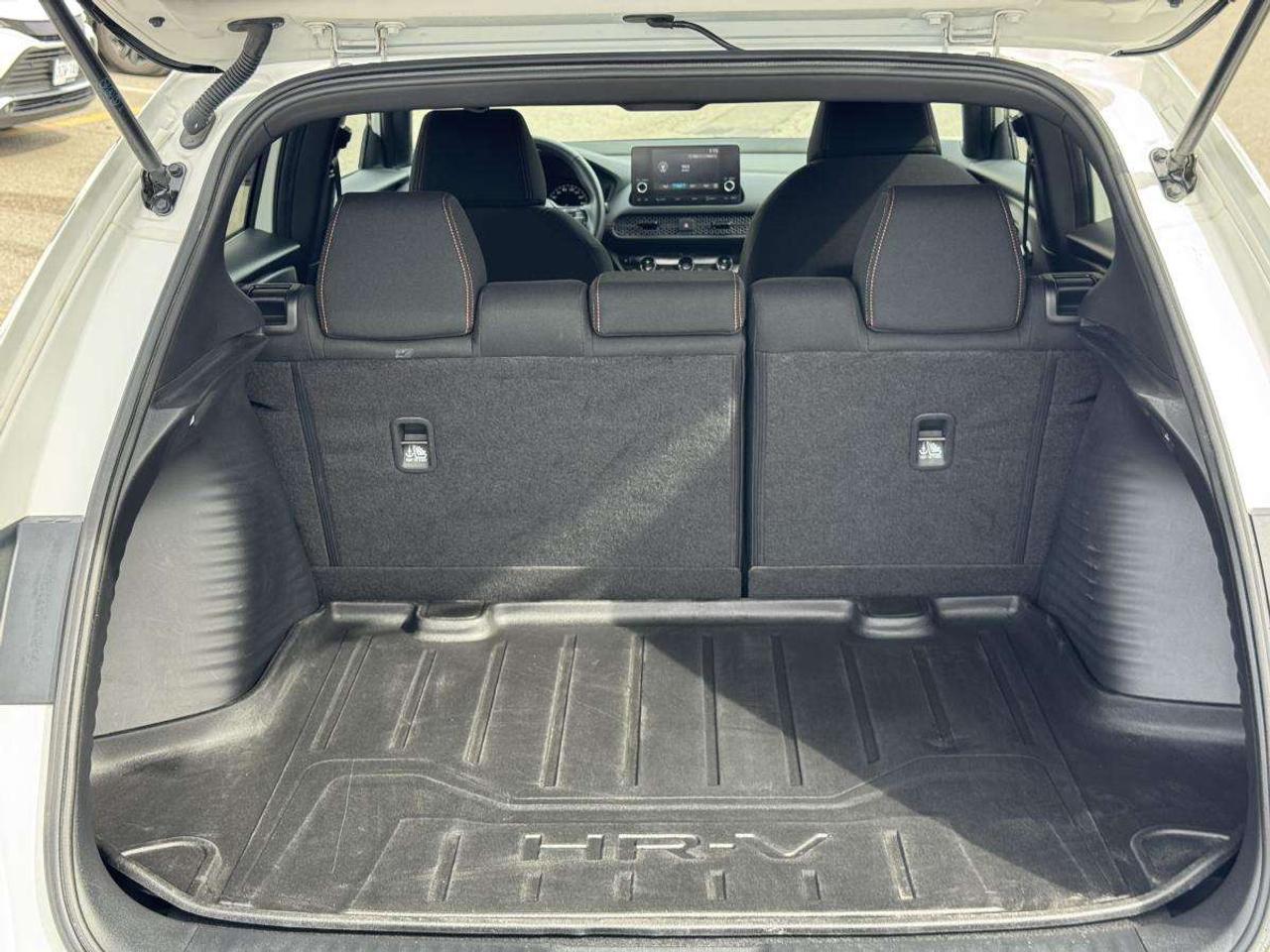 2024 Honda HR-V SPORT-B AWD/ HEATED SEATS/ SUNROOF/ ALLOYS/ MUST SEE Photo