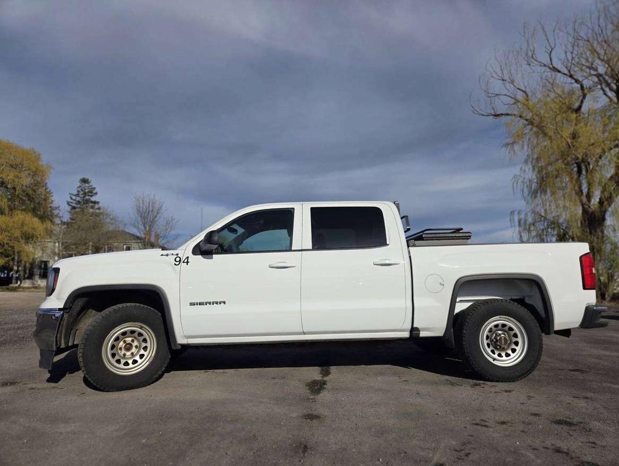 2017 GMC Sierra 1500 4WD Crew Cab 143.5 Photo