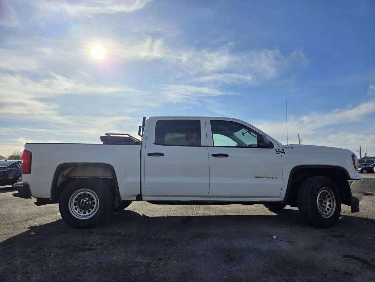 2017 GMC Sierra 1500 4WD Crew Cab 143.5 Photo