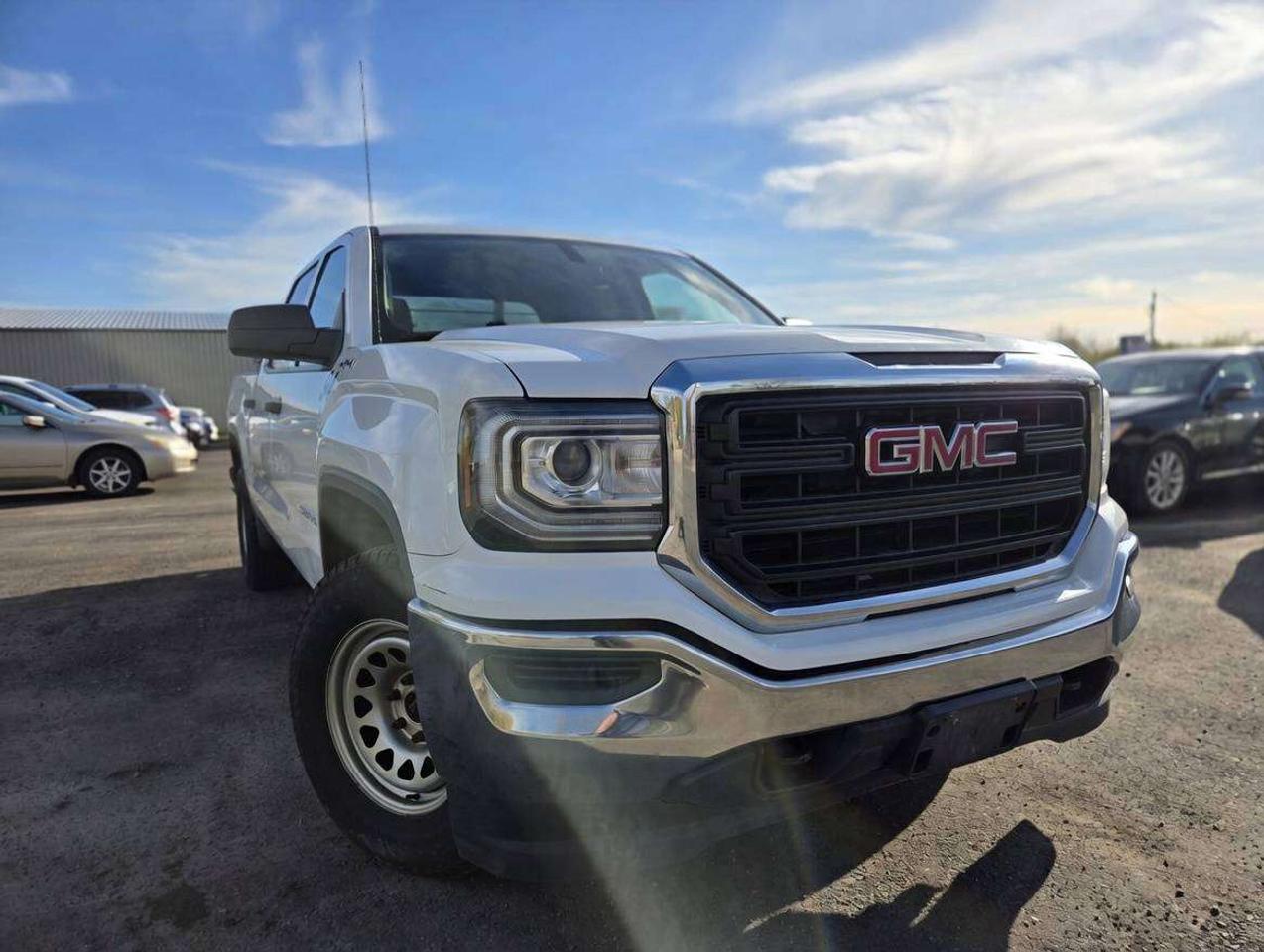 2017 GMC Sierra 1500 4WD Crew Cab 143.5 Photo3