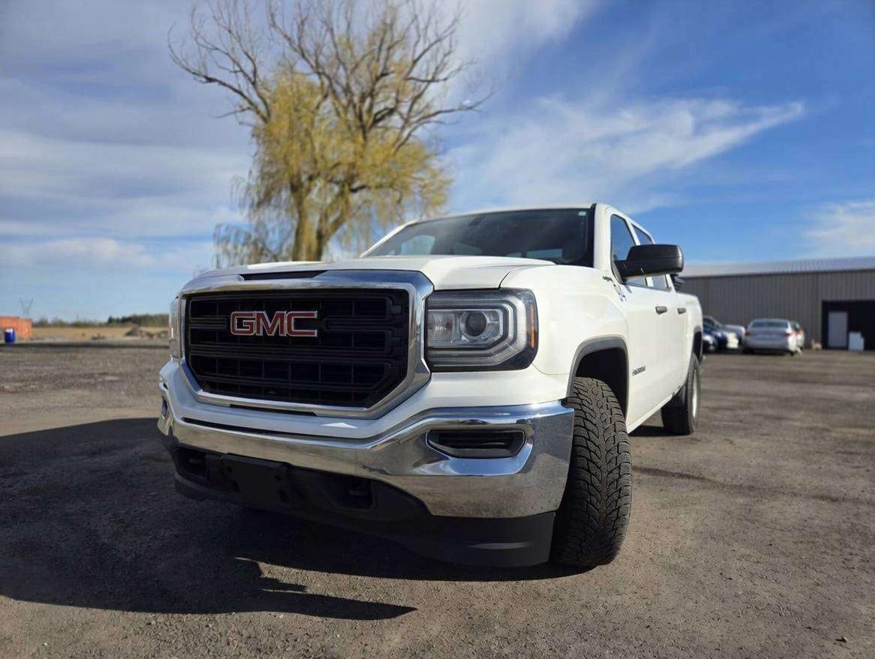 2017 GMC Sierra 1500 4WD Crew Cab 143.5 Photo0