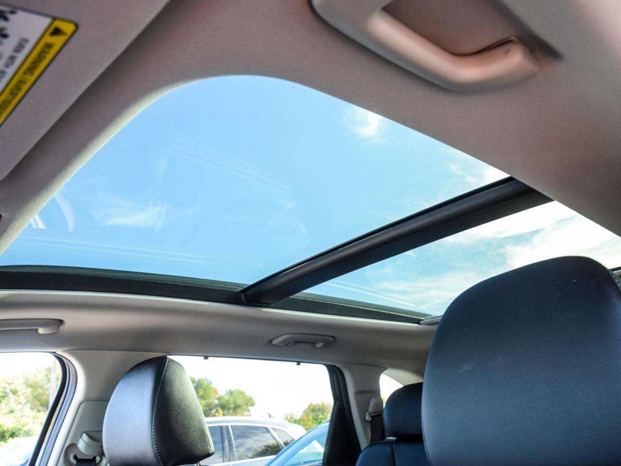 2025 Kia Sorento X-LINE   1owner, No Accidents, LOW KMS Photo