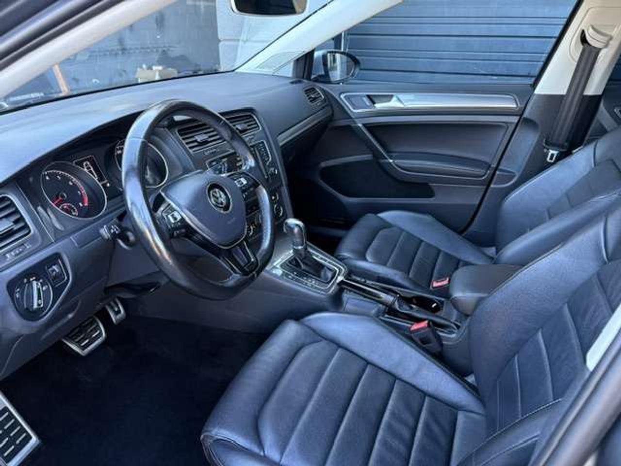 2017 Volkswagen Golf HIGHLINE, LEATHERETTE, PANO ROOF, NEW TIRES!! Photo2