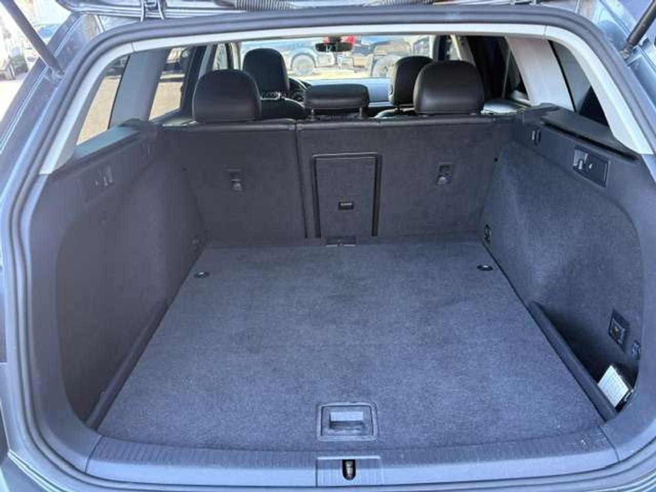 2017 Volkswagen Golf HIGHLINE, LEATHERETTE, PANO ROOF, NEW TIRES!! Photo