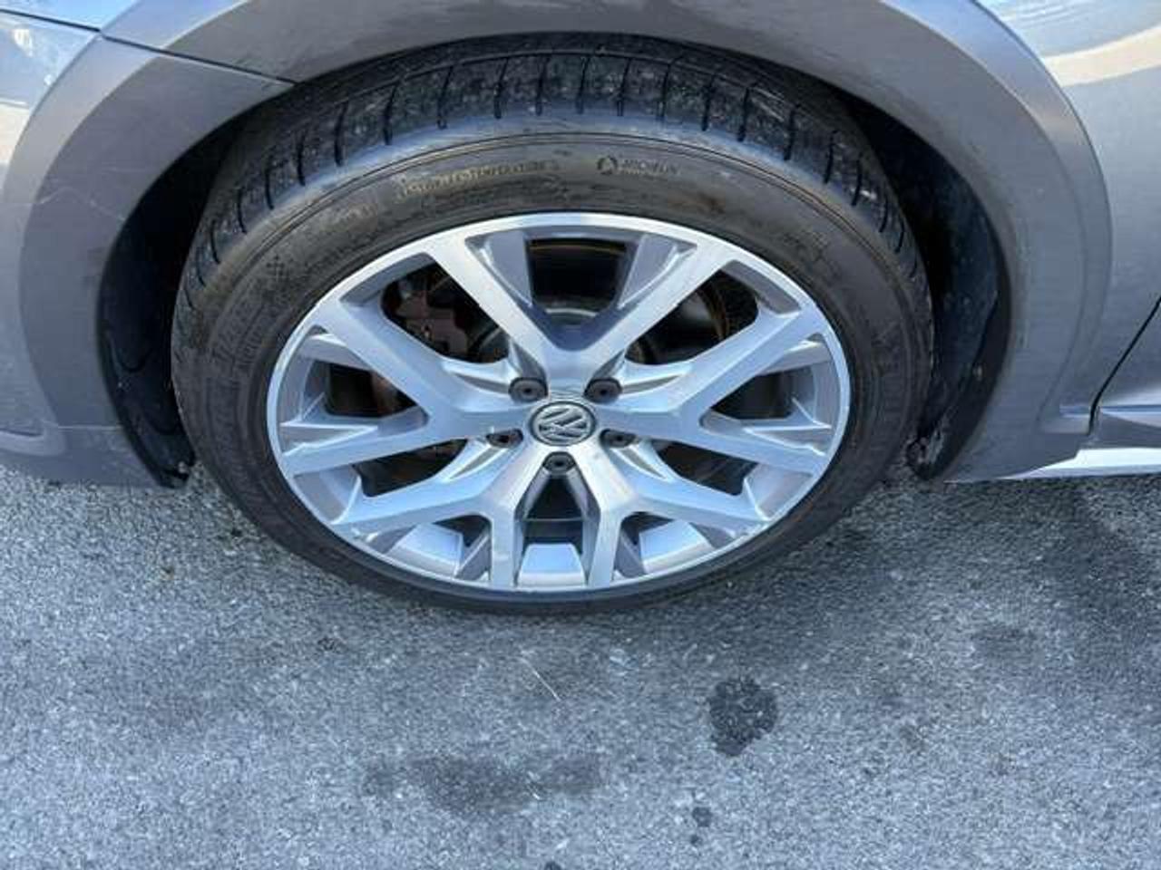 2017 Volkswagen Golf HIGHLINE, LEATHERETTE, PANO ROOF, NEW TIRES!! Photo