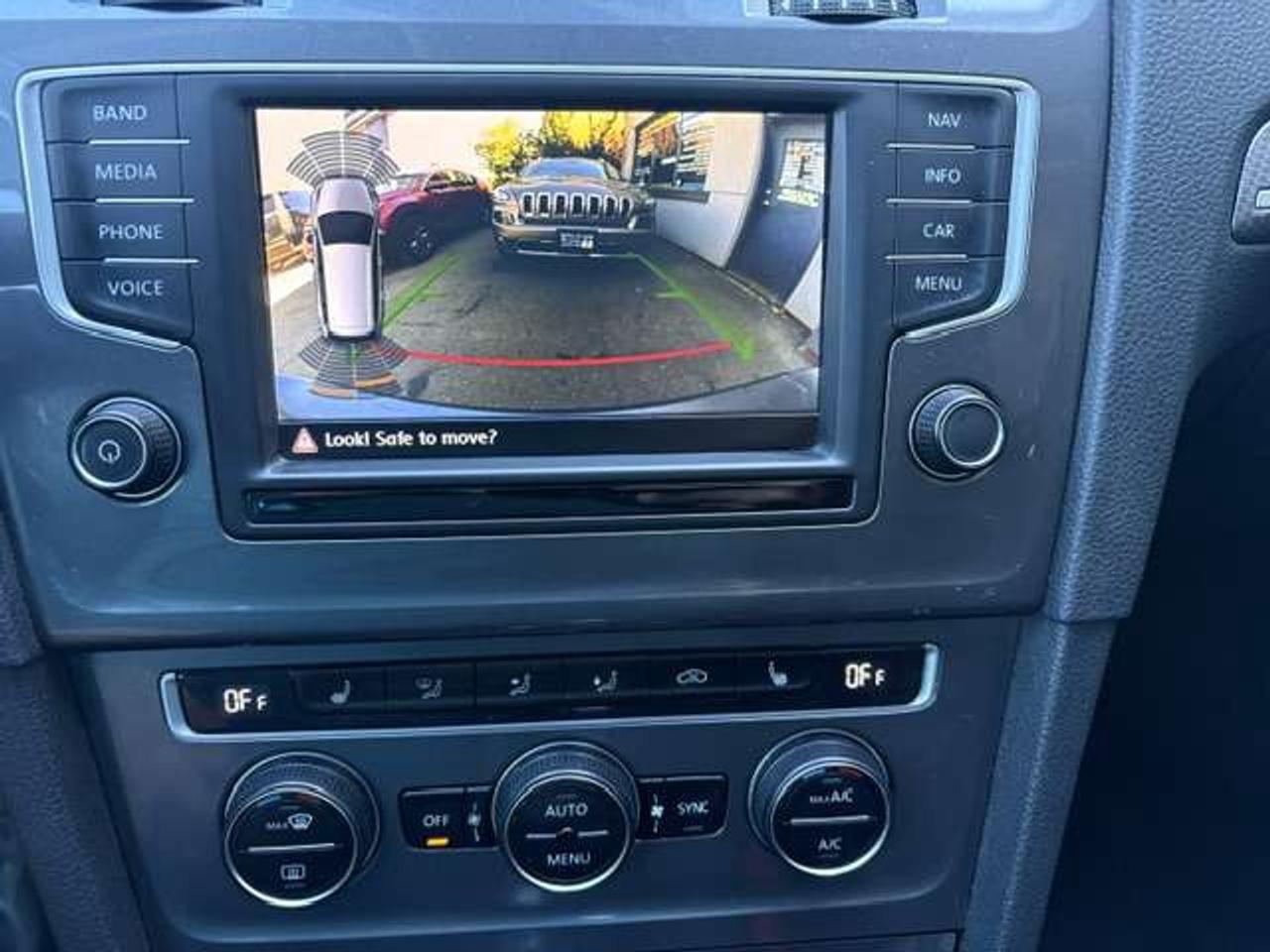 2017 Volkswagen Golf HIGHLINE, LEATHERETTE, PANO ROOF, NEW TIRES!! Photo