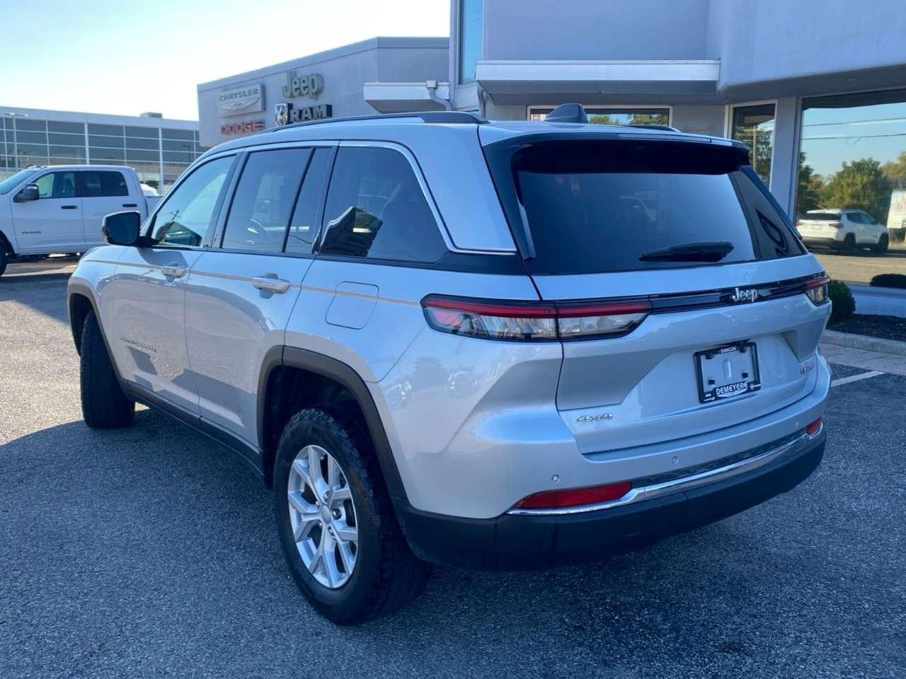 2023 Jeep Grand Cherokee LIMITED 4X4 Photo2