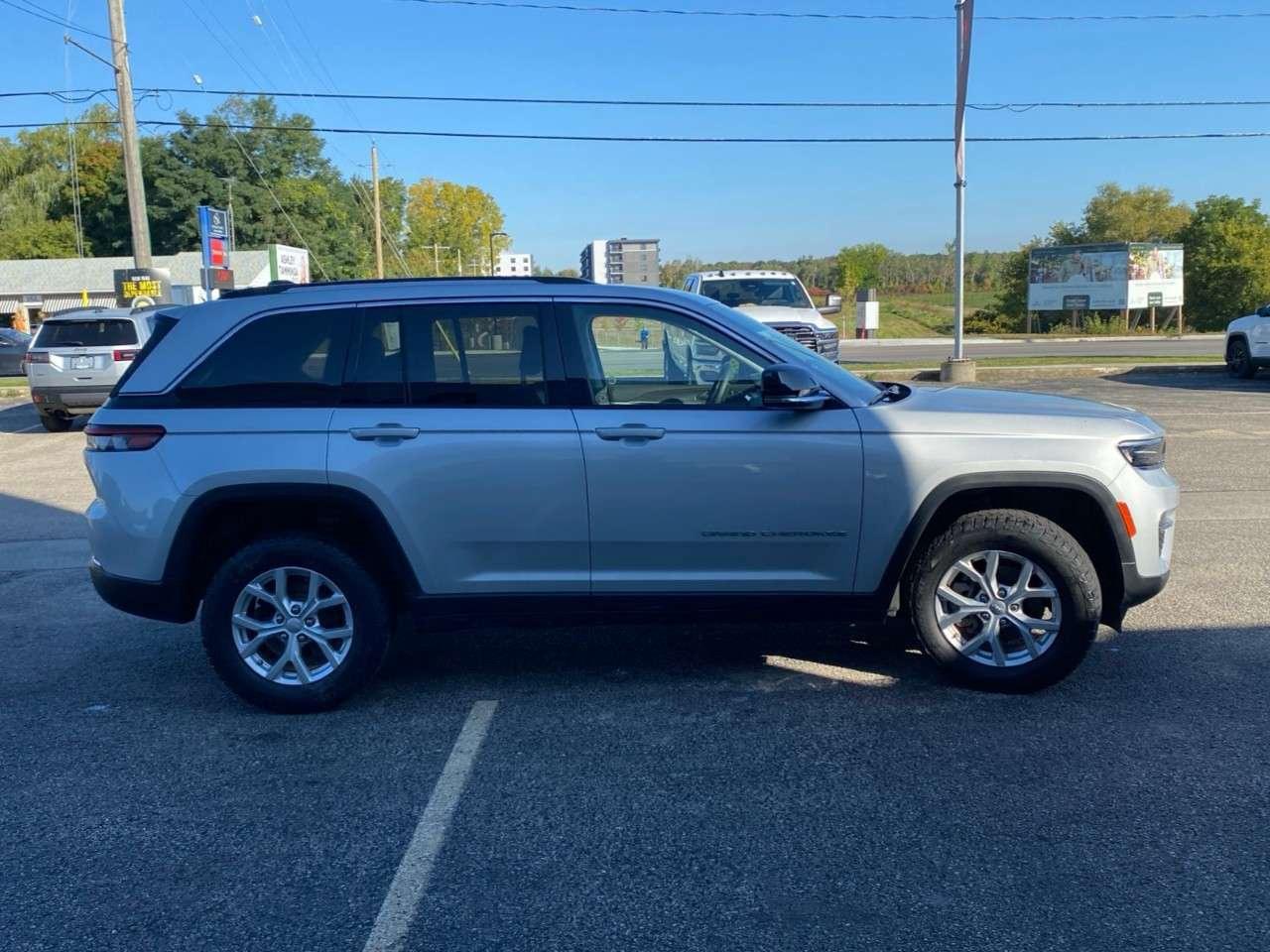 2023 Jeep Grand Cherokee LIMITED 4X4 Photo