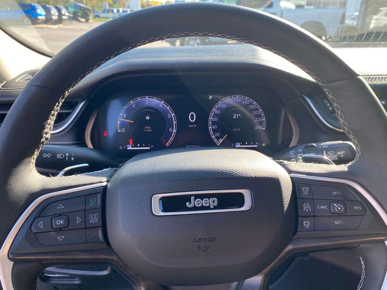 2023 Jeep Grand Cherokee LIMITED 4X4 Photo