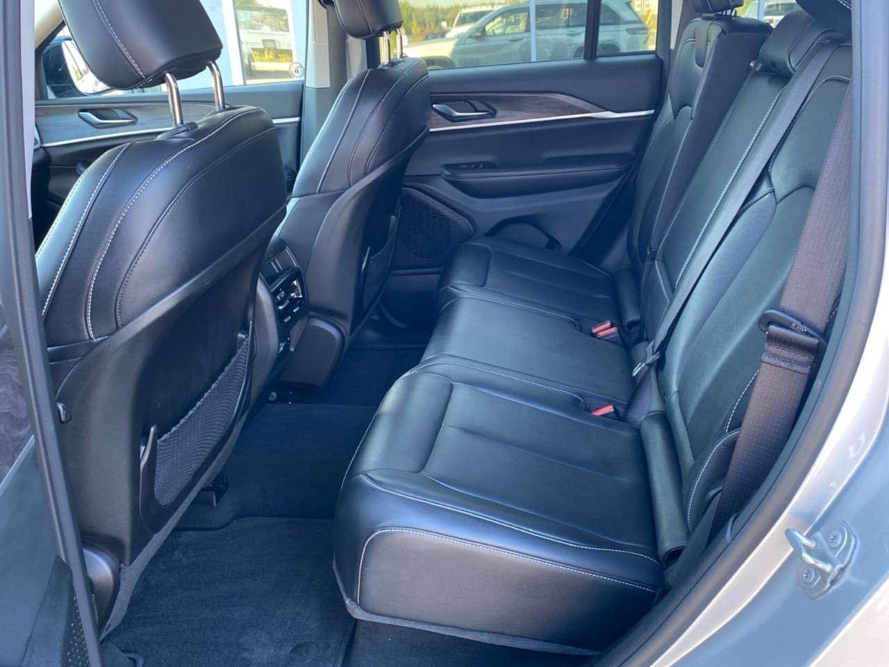2023 Jeep Grand Cherokee LIMITED 4X4 Photo