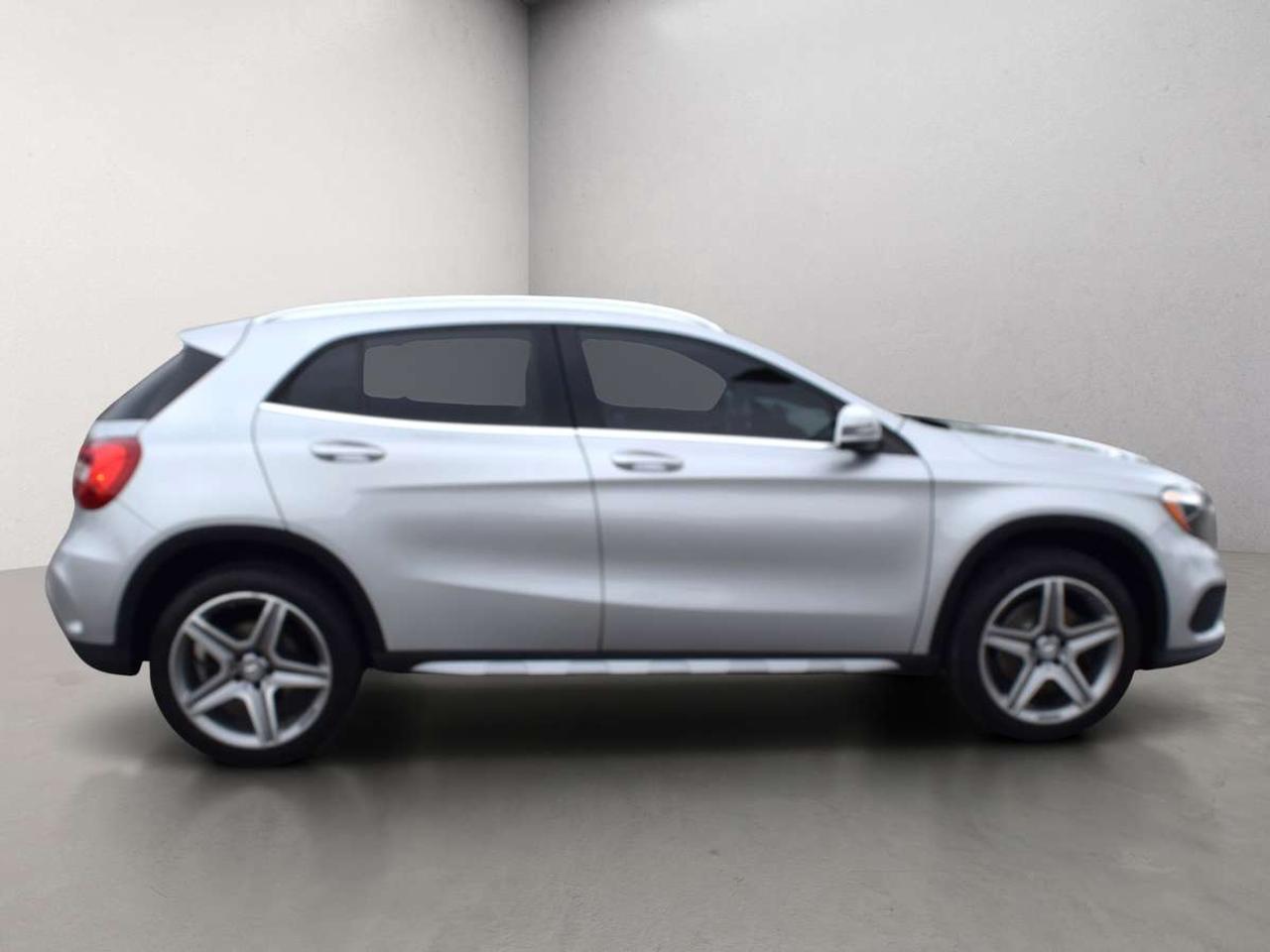2016 Mercedes-Benz GLA 250 4Matic AMG style Navi Panoramic Sunroof Photo3