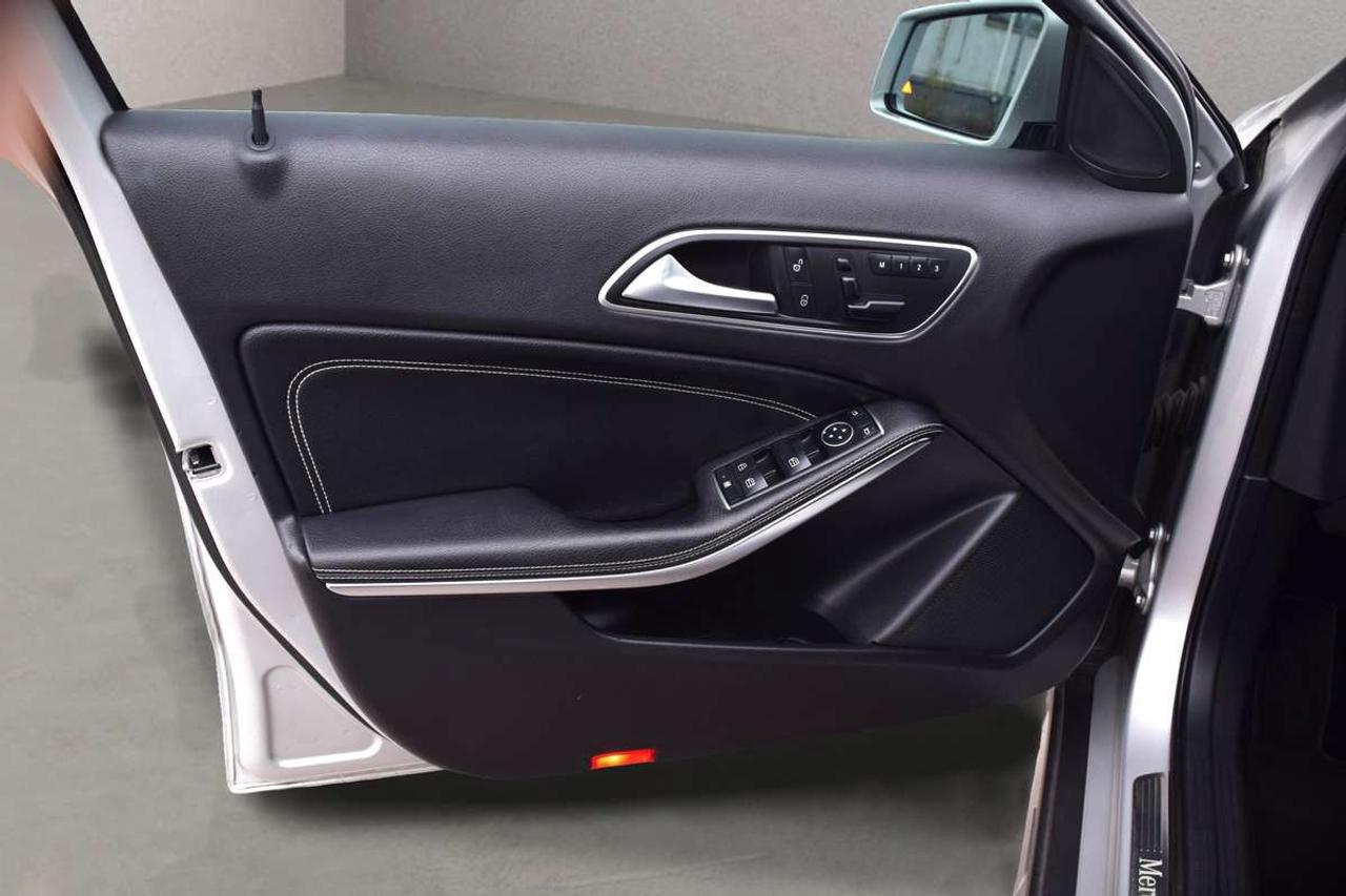 2016 Mercedes-Benz GLA 250 4Matic AMG style Navi Panoramic Sunroof Photo